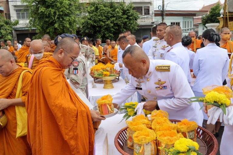 พิธีทำบุญตักบาตรถวายเป็นพระราชกุศลเฉลิมพระเกียรติพระบาทสมเด็จพระเจ้าอยู่หัว