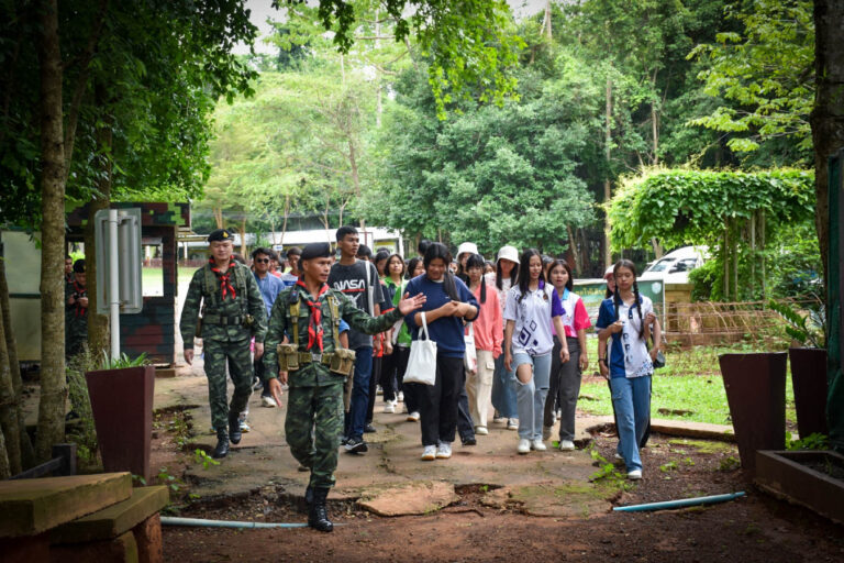 “ท่องเที่ยวหน่วยทหาร กลุ่มปราสาทตาเมือน แหล่งท่องเที่ยว 2 แผ่นดิน”