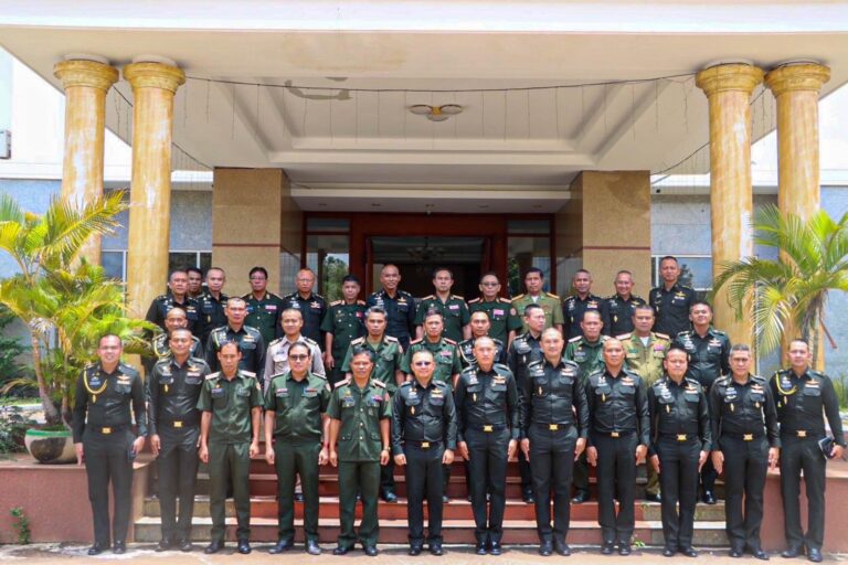 ทหารอีสานใต้ ร่วมประชุมกับทหารลาวใต้ชื่นมื่น