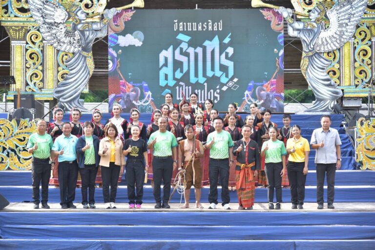 พิธีเปิดกิจกรรม และการแสดงต้อนรับนักวิ่งโครงการวิ่งสุรินทร์หมู่บ้านช้าง “Elephant World Haft Marathon