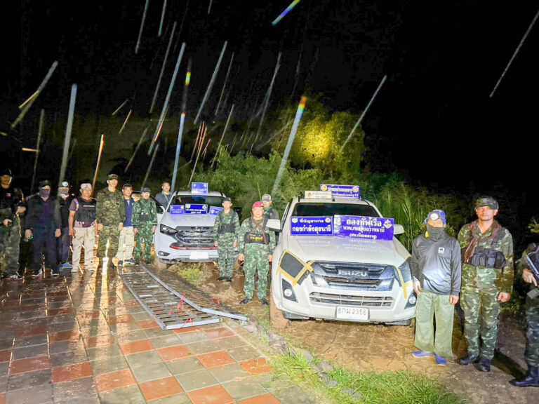 ตรวจยึดรถยนต์ 2 คัน เตรียมส่งข้ามโขงที่ชายแดน จ.อุบลราชธานี