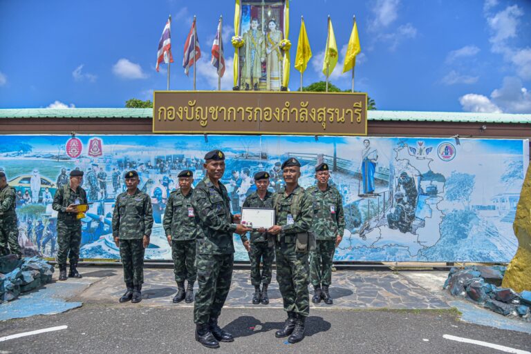 ผู้บัญชาการกองกำลังสุรนารี มอบใบประกาศเกียรติคุณให้กับกำลังพลปฏิบัติงานดีเด่นของหน่วย