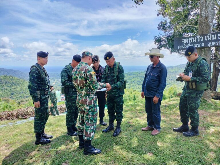 ผู้บัญชาการกองกำลังสุรนารีตรวจเยี่ยมการปฏิบัติงานของหน่วยกำลังป้องกันชายแดนไทย – กัมพูชา