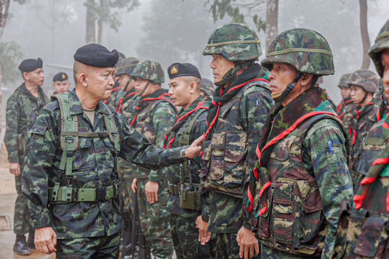 ผู้บัญชาการกองกำลังสุรนารี ตรวจเยี่ยมหน่วยกำลังป้องกันชายแดน