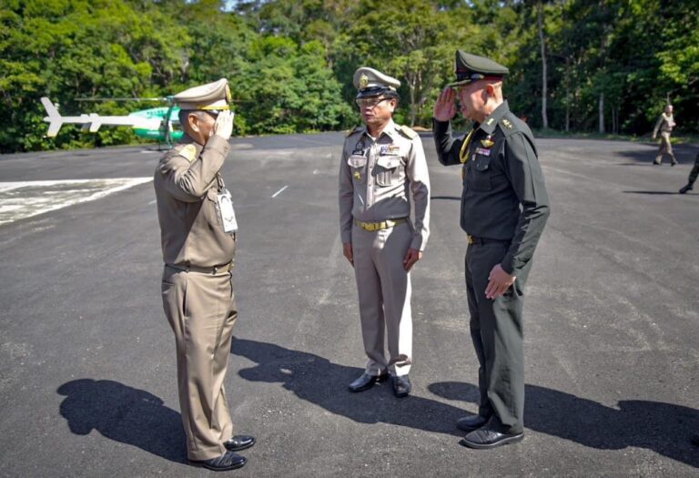 “กองกำลังสุรนารี ร่วมให้การต้อนรับองคมนตรีองคมนตรี/ประธานกรรมการที่ปรึกษาผู้ทรงคุณวุฒิฝนหลวง ในโอกาสเดินทางมาปฏิบัติภารกิจในพื้นที่ จ.สุรินทร์”