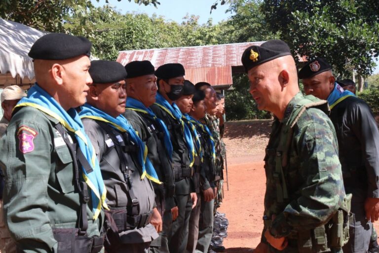 “ผบ.กกล.สุรนารี ห่วงใยกำลังพล ลงพื้นที่ตรวจเยี่ยม เน้นย้ำคุมเข้ม ยกระดับพื้นที่การปฏิบัติงานชายแดน ในห้วงเทศกาลปีใหม่”