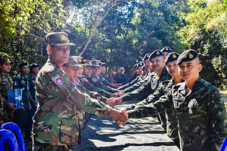 ทหารไทย VS ทหารกัมพูชา พบปะพัฒนาสัมพันธ์เชื่อมความสัมพันธ์ในพื้นที่ชายเเดน