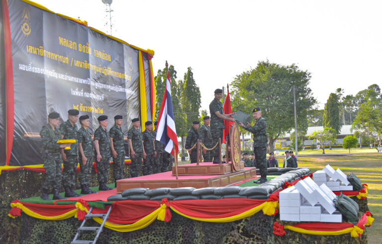 เสนาธิการศูนย์ปฏิบัติการกองทัพบก ตรวจเยี่ยมกำลังป้องกันชายแดน และอำนวยพรเนื่องในโอกาสวันขึ้นปีใหม่ 2568