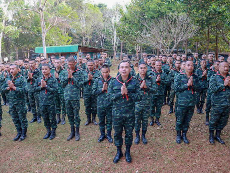 ทำบุญเลี้ยงพระและสักการะสิ่งศักดิ์สิทธิ์เนื่องในวันขึ้นปีใหม่ 2568