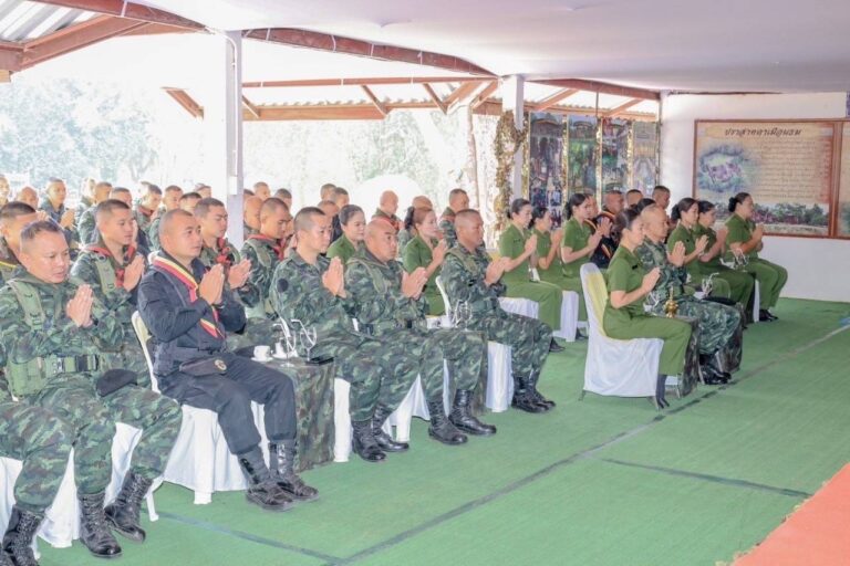 “ ผบ.กกล.สุรนารี เป็นประธานพิธีทำบุญอุทิศส่วนกุศลแด่ วีรชนผู้กล้าปี 54”