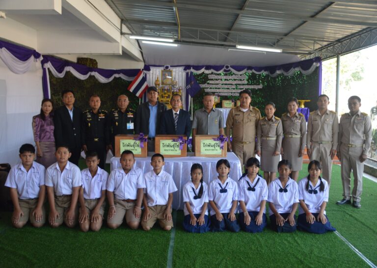 พิธีรับมอบไก่พันธุ์ไข่พระราชทาน