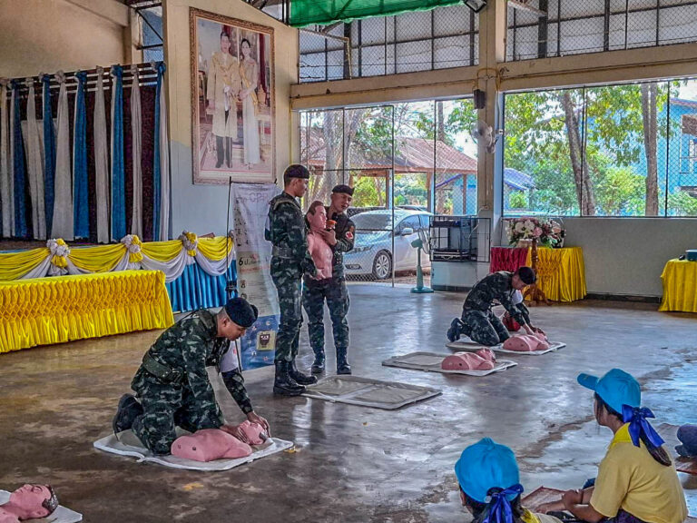 “พี่ทหารสอนน้องๆ CPR เพิ่มโอกาสรอดชีวิต”
